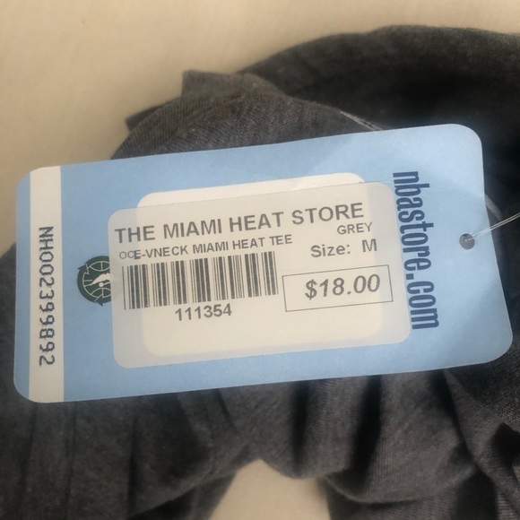 🔥Miami Heat 5th & Ocean V Neck T-Shirt - Picture 3 of 7